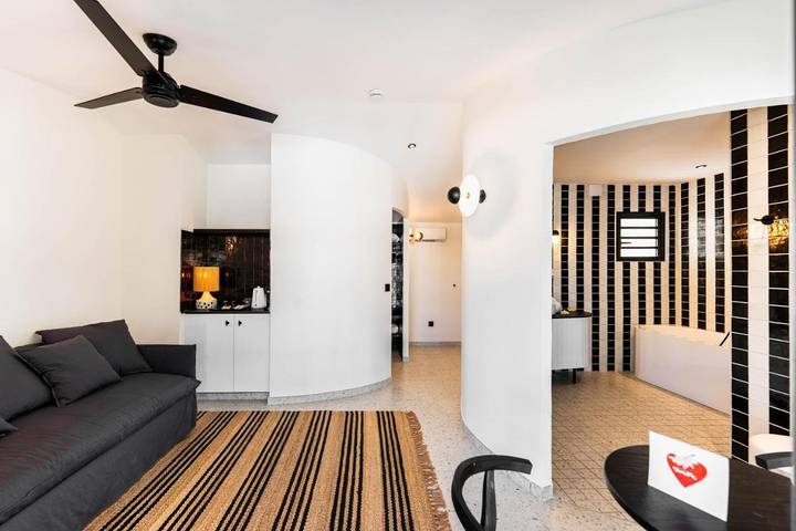 Hôtel pour 4 personnes, avec piscine ainsi que vue et jardin dans Plage de la Saline - 3