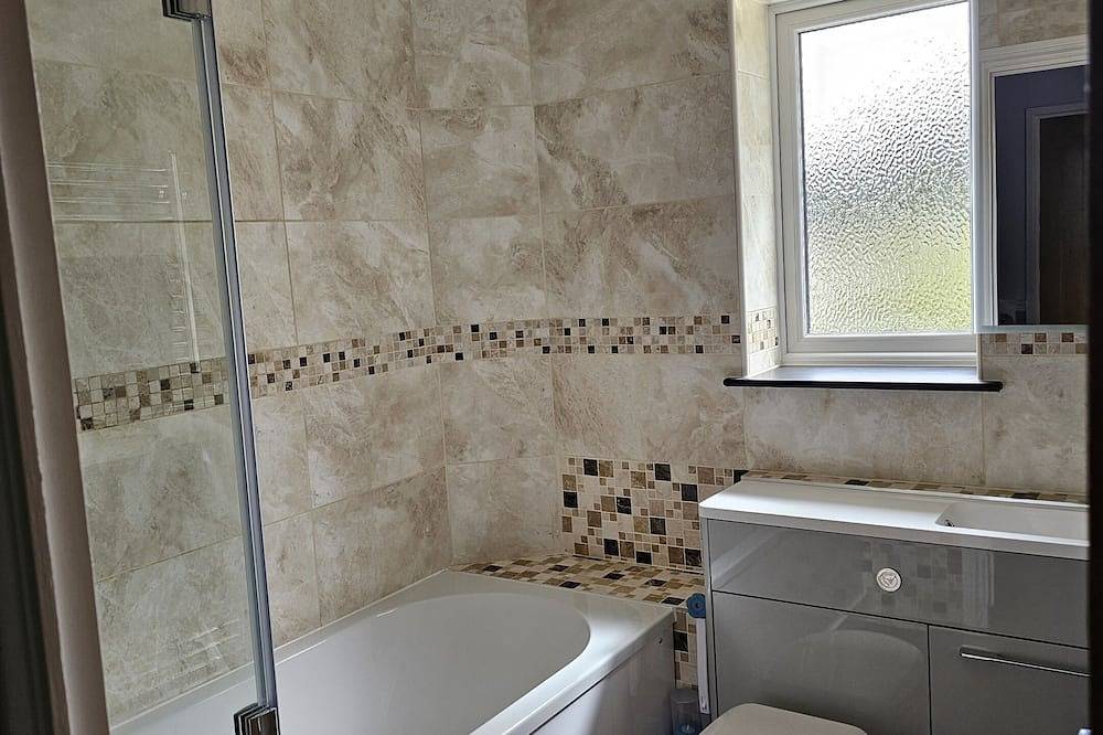 King - Shared Bathroom in Shepton Mallet, Somerset