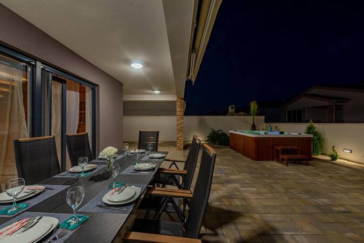 Villa pour 8 personnes, avec Balcon et Jacuzzi ainsi que Terrasse et Jardin dans Vir - 4