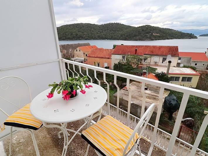 Ganze Wohnung, Apartments Nodilo - Comfort One Bedroom Apartment with Balcony and Sea View (Apt 3) in Mljet