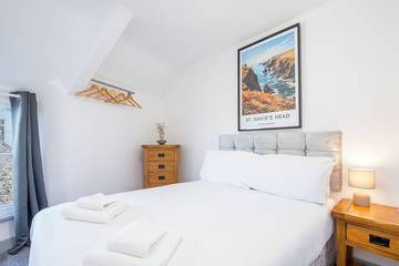 Cottage for 16 People in Fishguard, Pembrokeshire, Photo 2