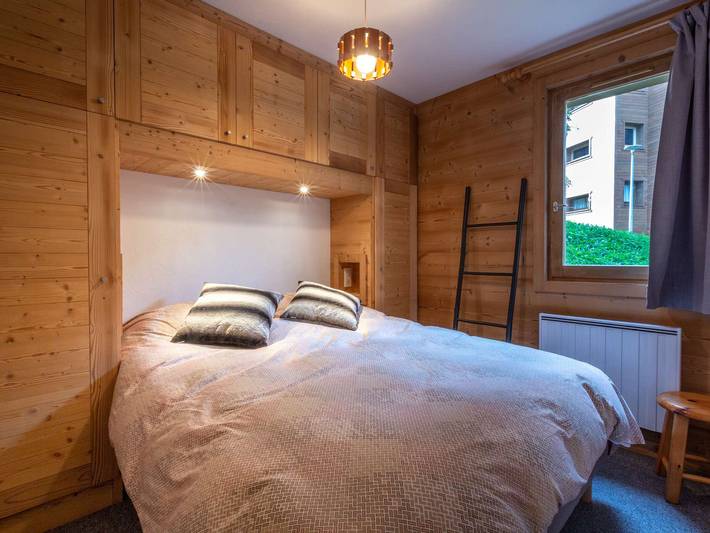 Ganze Wohnung, Geräumige Ferienwohnung mit 3 Schlafzimmern für 8 Personen, südwestbalkon, nahe Sessellift Morel in Les Allues, Vanoise-Massiv
