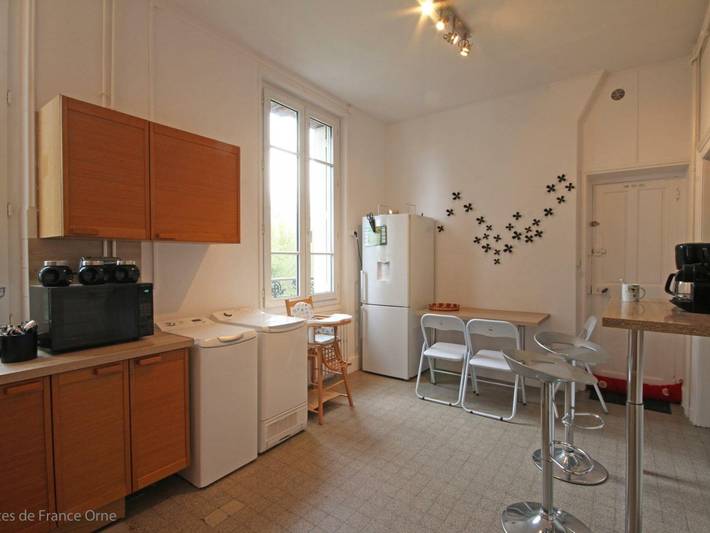 Herrenhaus aus dem 19. Jahrhundert mit großem Park und 5 Schlafzimmern, alles inklusive, in L'Aigle in L'Aigle, Orne