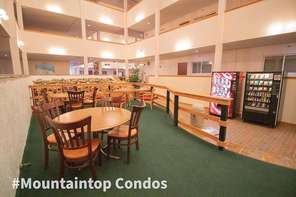 Ganze Wohnung, 1Br / 1Ba Gesichter Pisten Erster Stock Parken Wi-Fi Village! Kein Aufzug in Snowshoe, Greenbrier River