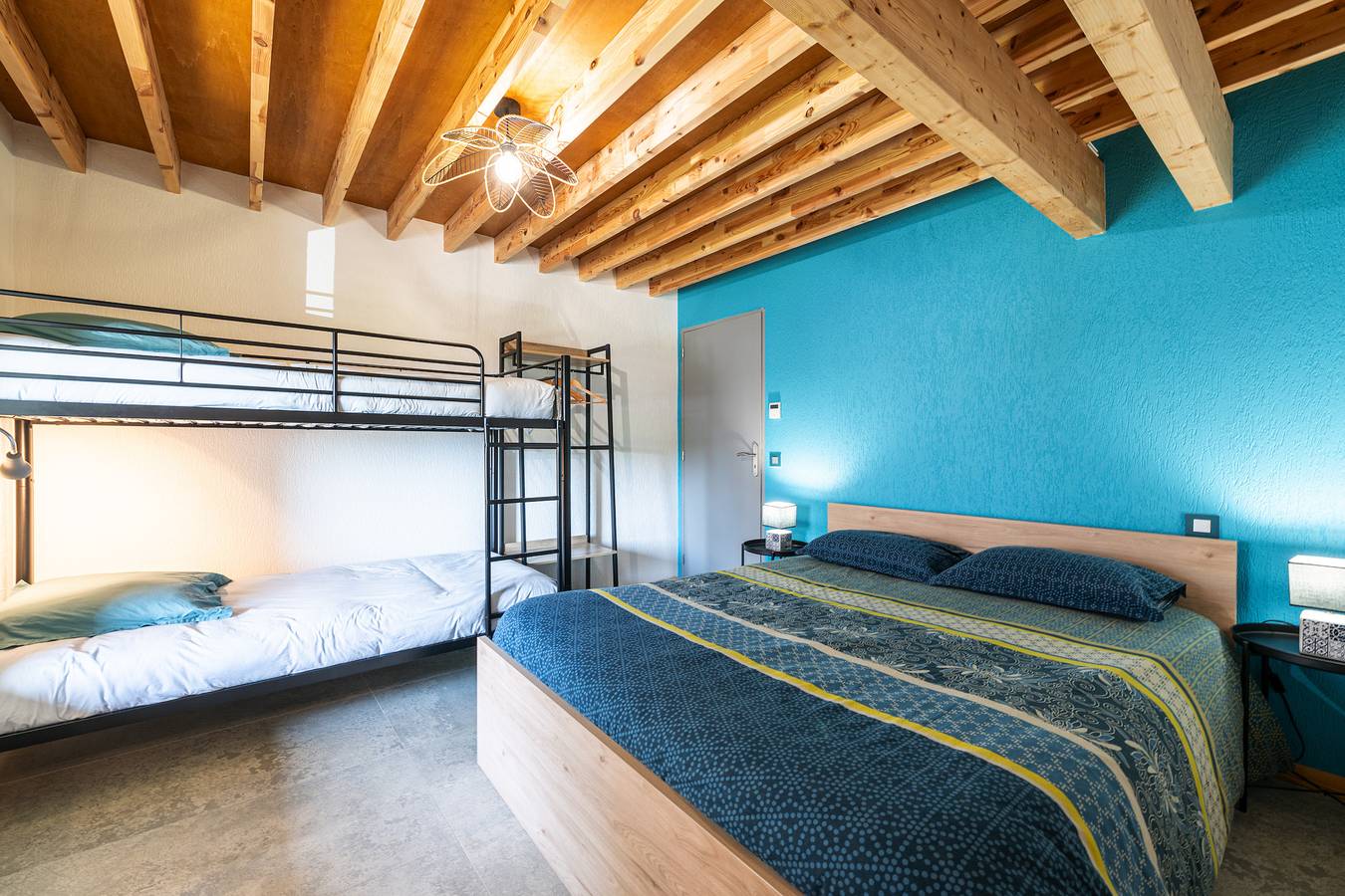 Bed and breakfast 'Chambre Bleue' met uitzicht op de bergen, privéterras en gedeelde tuin in Moye, Annecy en omgeving