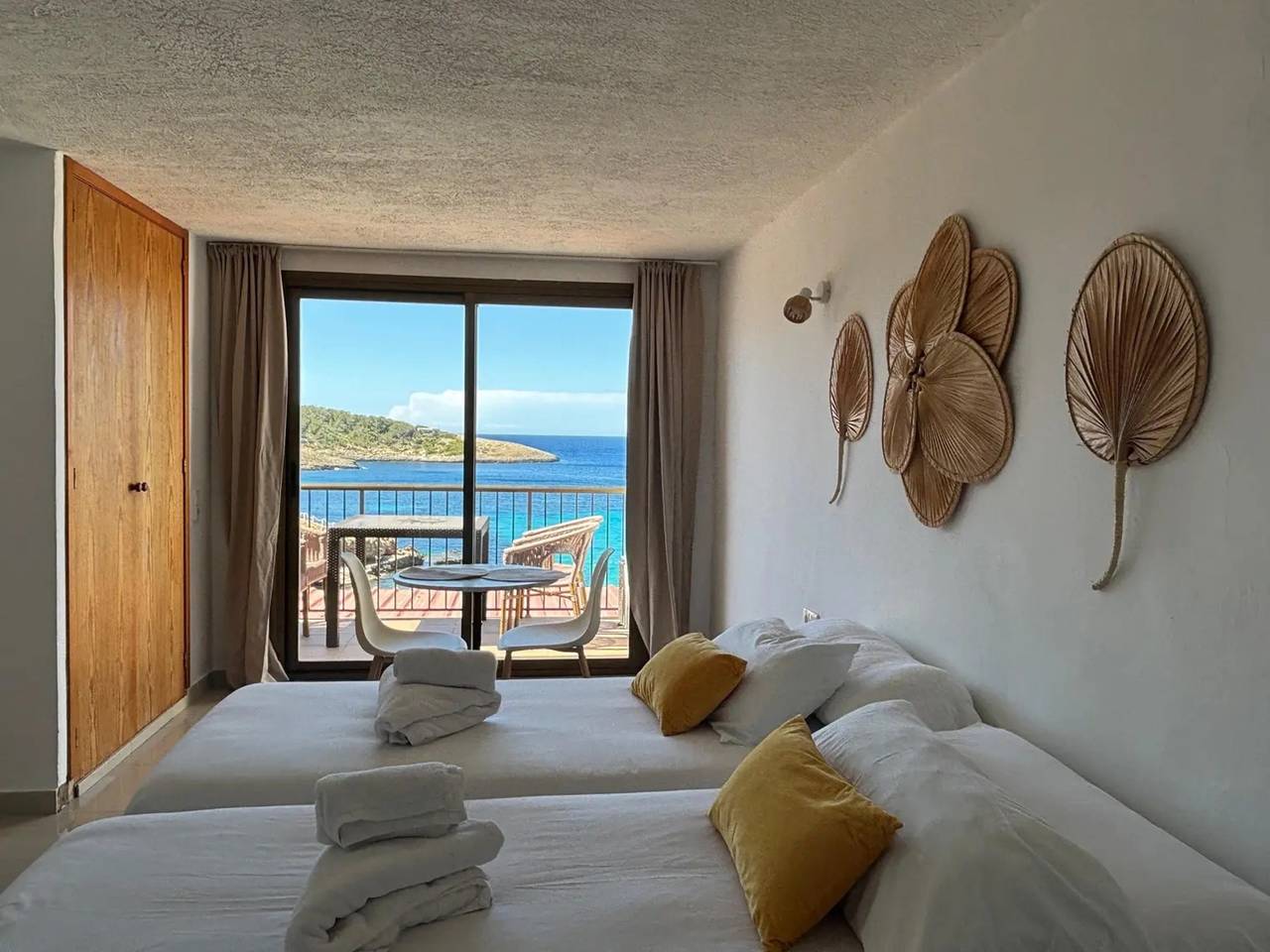 Appartement dans un hôtel 'Apartamento Doble' avec piscine partagée in S'Arenal Petit, Sant Joan de Labritja