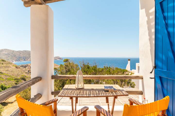 Holiday rental for 2 people, with garden in Syros