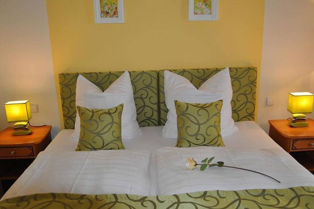 Doppelzimmer Basic, Nichtraucher - Landhotel Gillenfelder Hof in Gillenfeld, Vulkaneifel