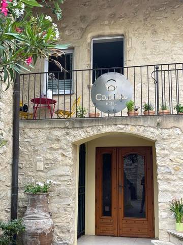 Hôtel pour 2 personnes, avec terrasse et vue, animaux acceptés à Puygiron