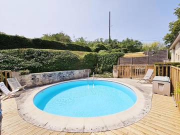 Gîte pour 10 personnes, avec terrasse à La Couronne