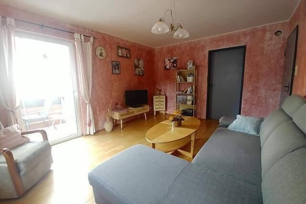 Ganze Wohnung, Geräumige Ferienwohnung in direkter Lage unter dem Schloss Mainberg in Schonungen, Franken