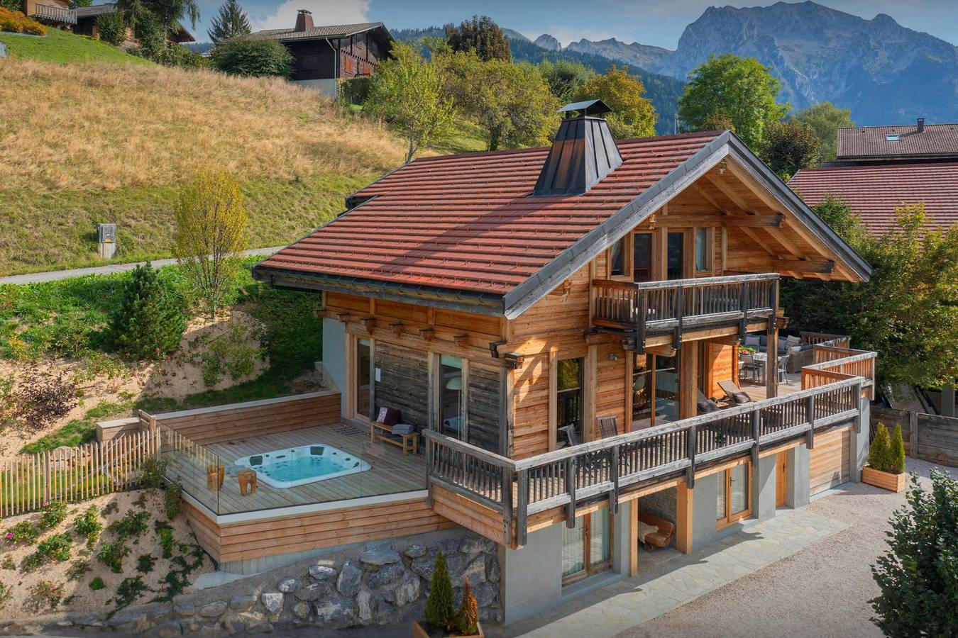 Hot tub and huge terrace at this 4-star chalet, great views - Ovo Network in Manigod, Región de Annecy
