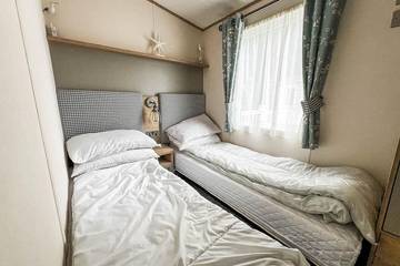 Bungalow for 6 People in Essex, East of England, Photo 2