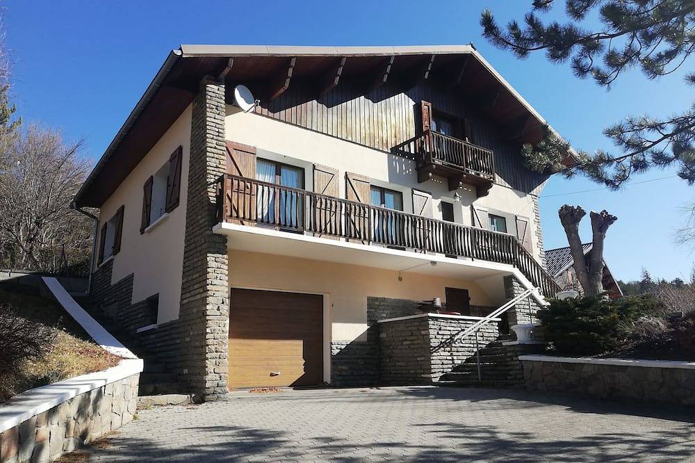 Traditional 2-storey Chalet in Barcelonnette. in Barcelonnette, Espace Lumière