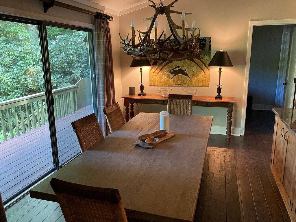 Frieden und Abgeschiedenheit - seien Sie an der glücklichen Bärenbucht im schönen See Toxaway glücklich. in Lake Toxaway