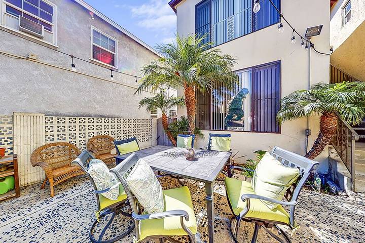 Vacation rental for 6 people, with balcony in Belmont Shore