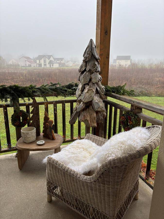 Gîte pour 4 personnes, avec vue et jardin ainsi que sauna et piscine à Levernois - 2