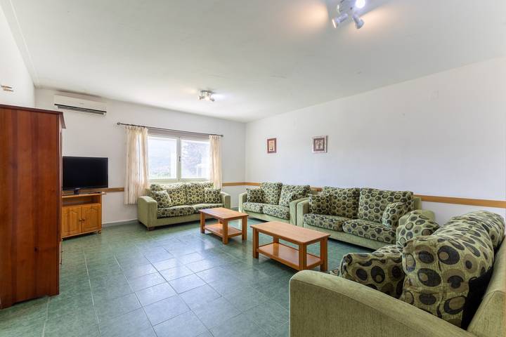 Holiday Home 'La Nave De Gredos' with Mountain View, Pool and Air Conditioning in Burgohondo, Valle del Alberche