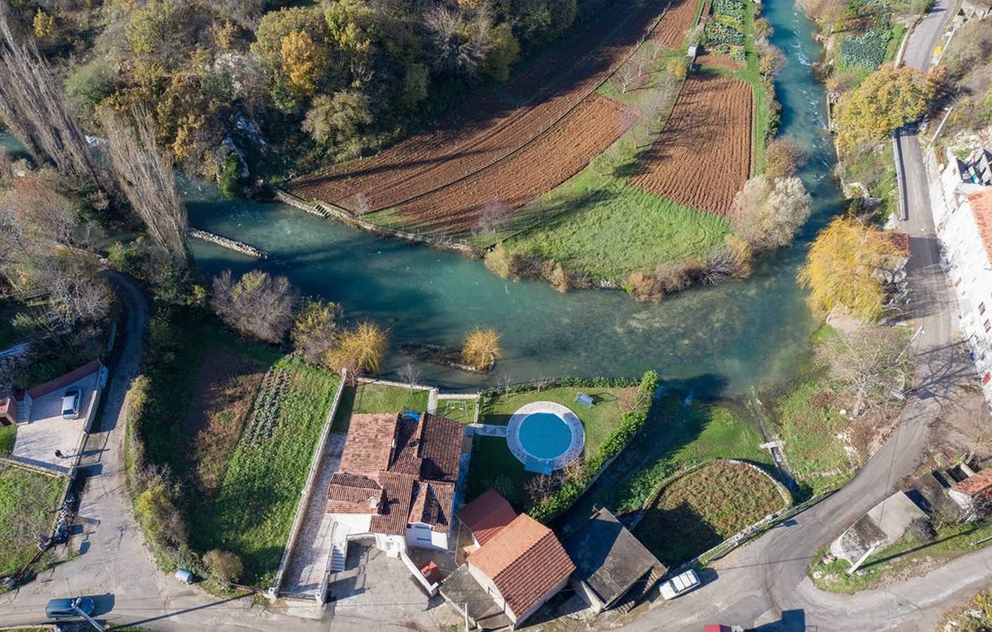 Villa mit fünf Schlafzimmern und Pool in Dalmatinisches Zagora