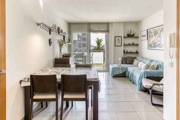 Ganze Wohnung, Ferienwohnung 'Apartamento Moll Con Piscina' mit Bergblick, Gemeinschaftspool und Klimaanlage in l'Escala, Oberampurien
