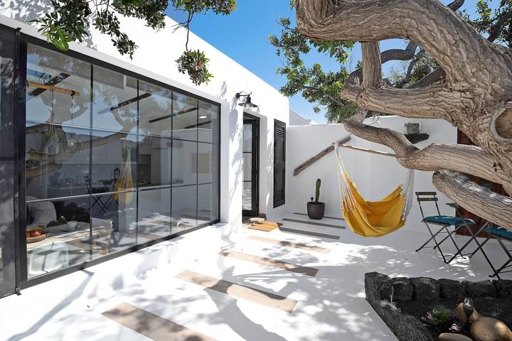 Entire apartment, Apartment "El Jable" with Mountain Views, Garden, Air Conditioning and Wi-Fi in Arrecife, Lanzarote