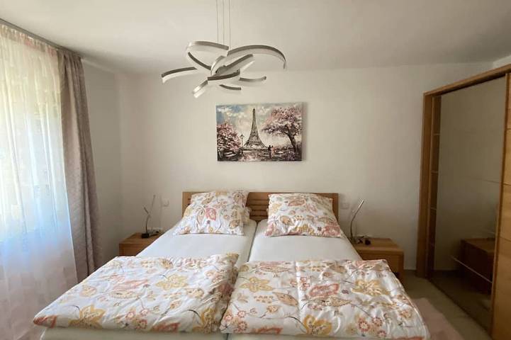 Ganze Wohnung, Moderne, neu eingerichtete Ferienwohnung auf dem Land in Wassertrüdingen, Romantische Straße