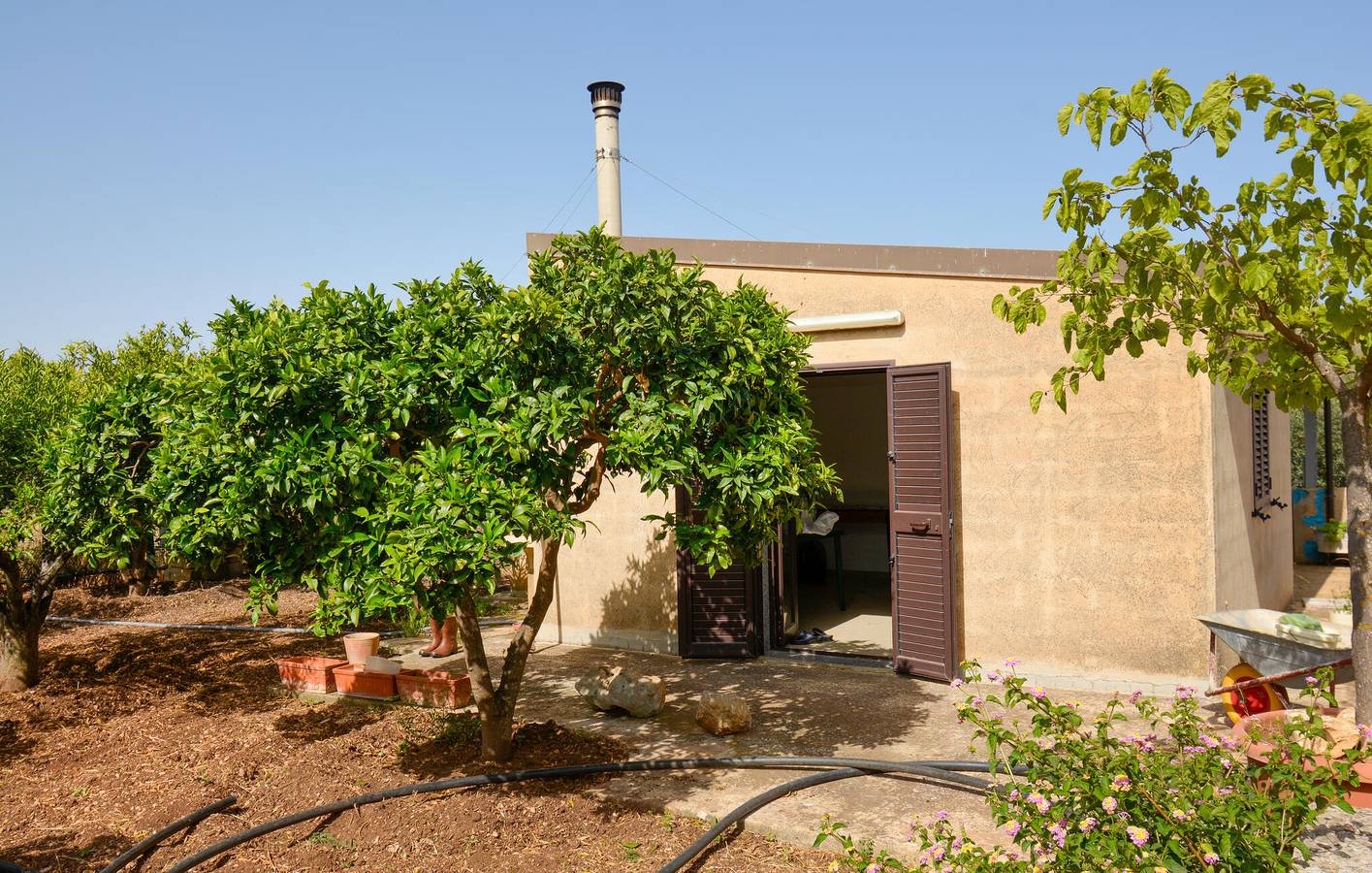 Riverside Retreat mit Terrasse und Parkplatz in Comiso, Ragusa Provinz