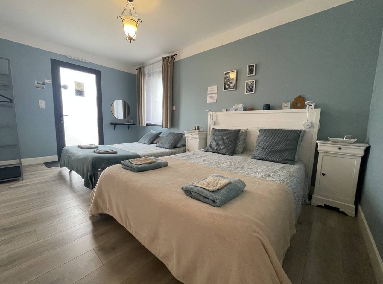 À 4.5 km du Puy du Fou, bienvenue aux chambres du vallon - Chambre Bleue in Chambretaud, Vallée de la Loire