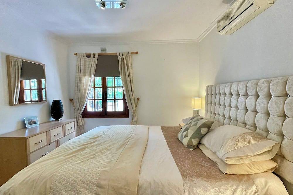 Entire apartment, La pacheca benahavis village in Val de Guadalmina, Benahavís