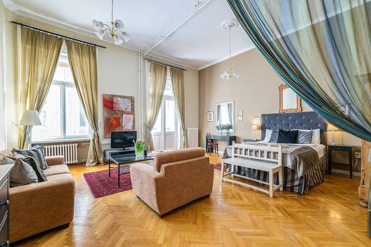Ganze Wohnung, 1Br / 1Ba, A / C ♥ Super Chic und helle Suite mit eigenem Balkon! in Budapest, Danube-Ipoly National Park