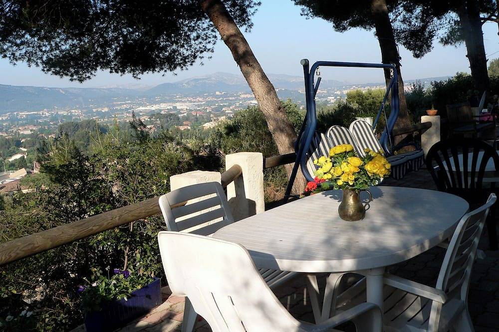 Quiet Villa With View And Pool, At The Foot Of Parc St Pons And 15 Minutes From Cassis in Gémenos, Mittelmeerküste (Frankreich)