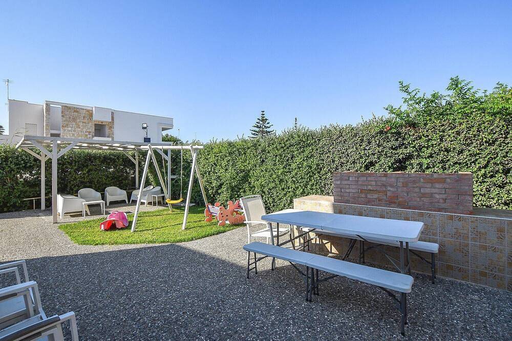 Entire apartment, Discover the southeastern tip of Sicily and relax in this bright and elegant vacation apartment. in Marzamemi, Noto region
