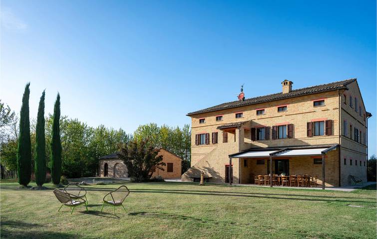 Casa vacanza per 12 persone a Treia