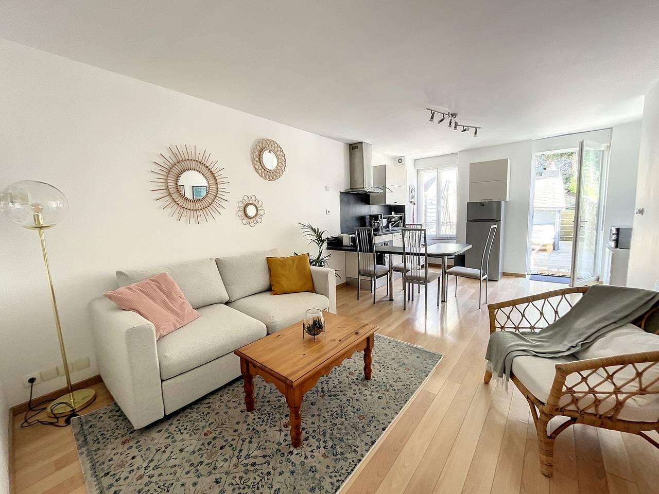 Entire apartment, Perle rare au cœur de Granville avec grande terrasse aménagée, 1 chambre, 2 couchages. in Granville, Côte de la Déroute