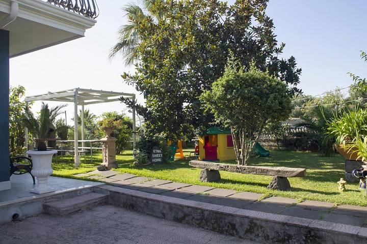 Casa vacanza per 5 persone, con giardino in Santa Venerina