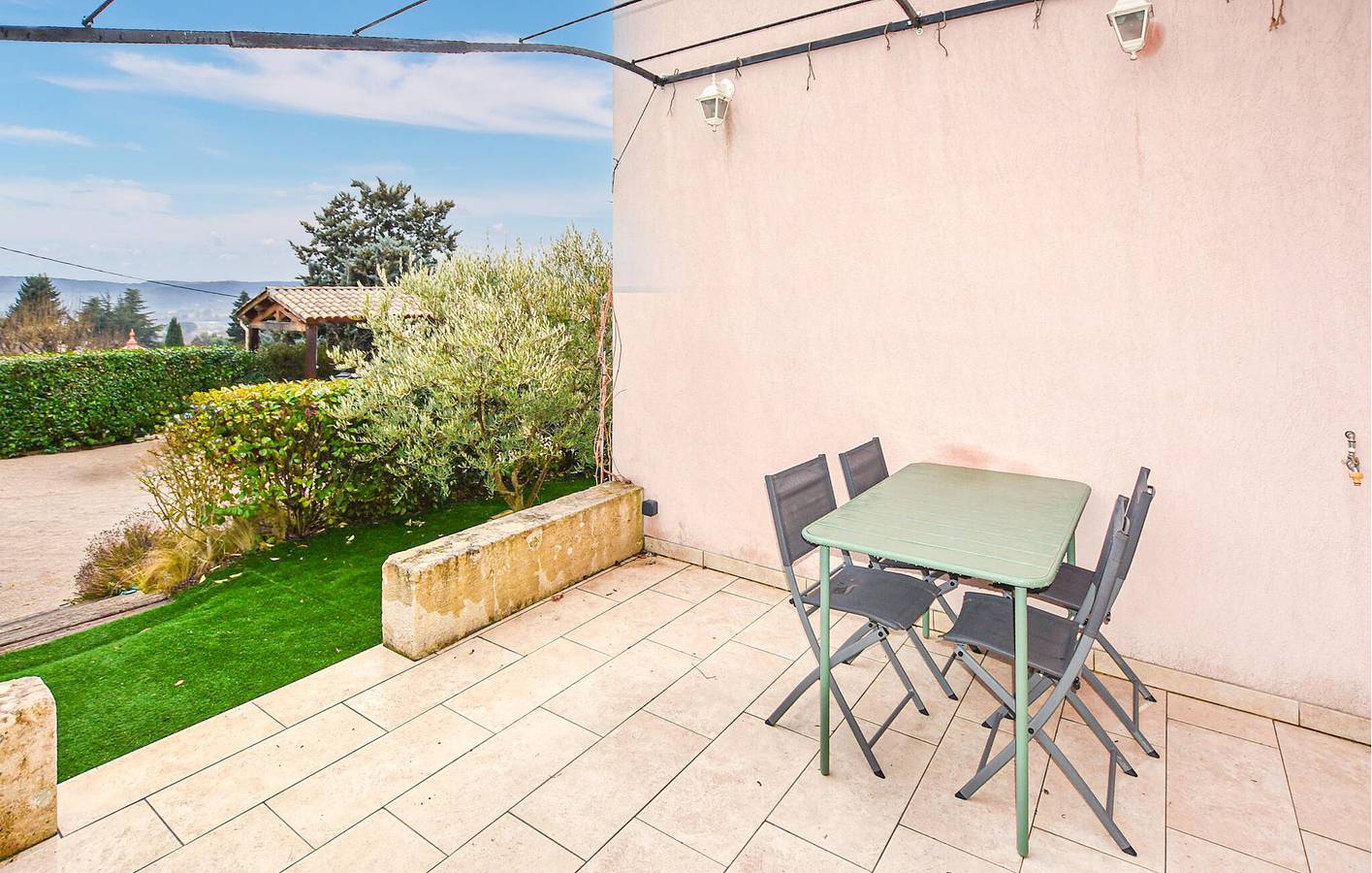 Appartement confortable avec Wi-Fi, climatisation et parking, à proximité des restaurants et de la rivière in Mane, Parc naturel régional du Luberon