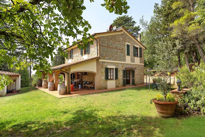 Agriturismo per 5 persone, con Giardino e Piscina per bambini in Pisa e dintorni