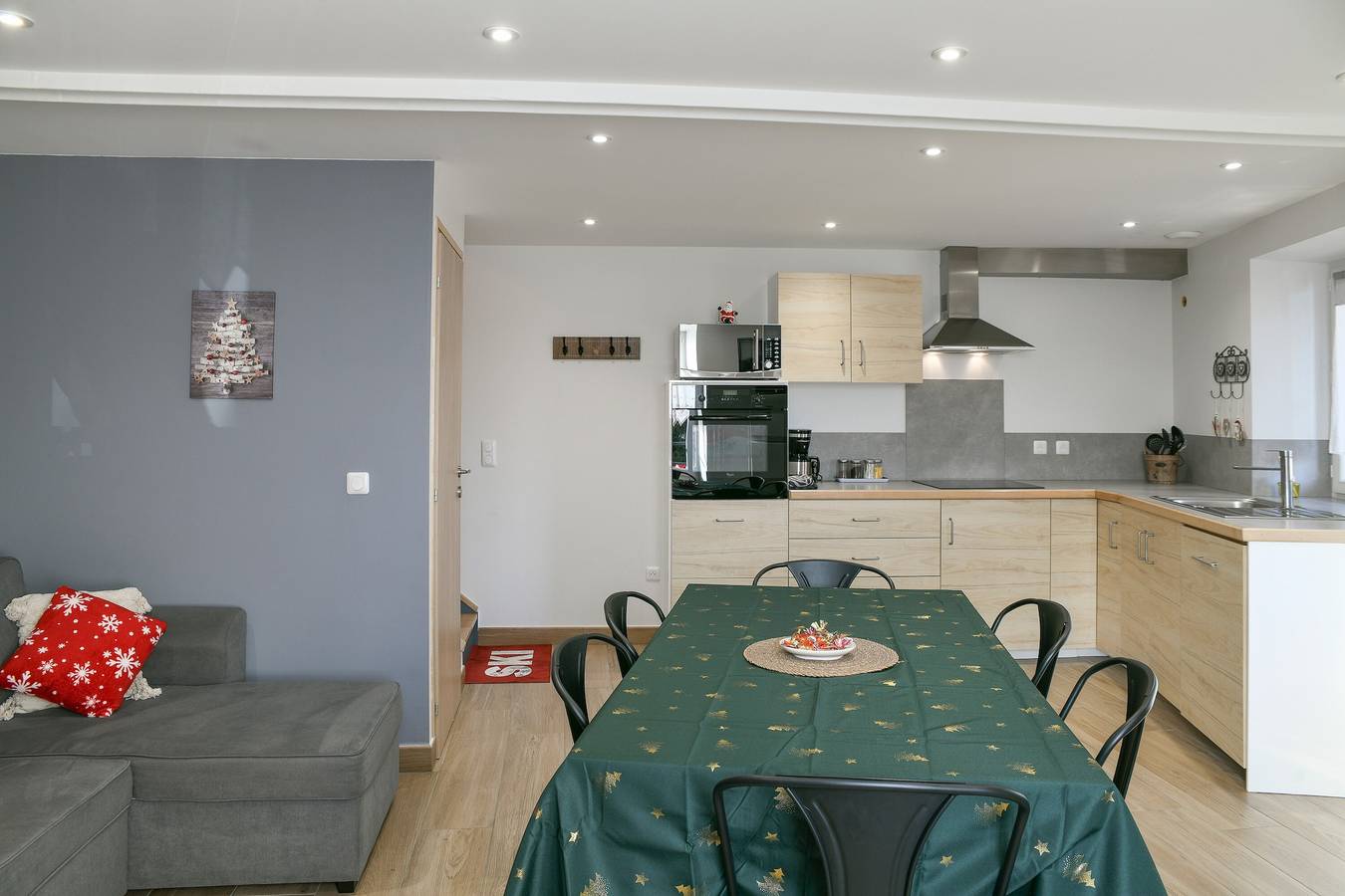 Maison de vacances 'La Source Du Bonheur' avec vue sur les montagnes, Wi-Fi et climatisation in Saint-Pierre-d'Albigny, Région de Chambéry