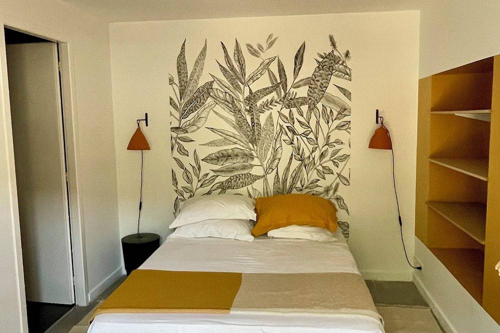 Quiet Bel Air house with swimming pool access in Entraigues-sur-la-Sorgue, Vaucluse