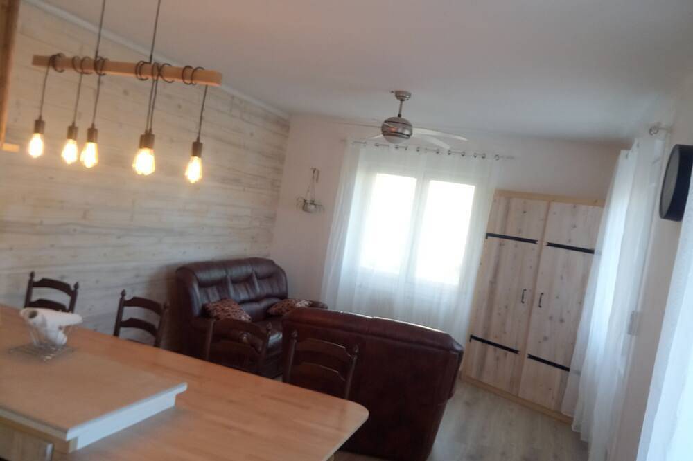 Appartement entier, Meublé Saint Cyr 4 personnes in La Rixouse, Parc naturel régional du Haut-Jura