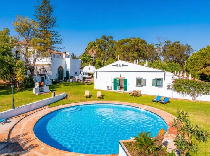 Apartamento para 3 personas, con jardín además de vistas al mar y piscina en Moncarapacho