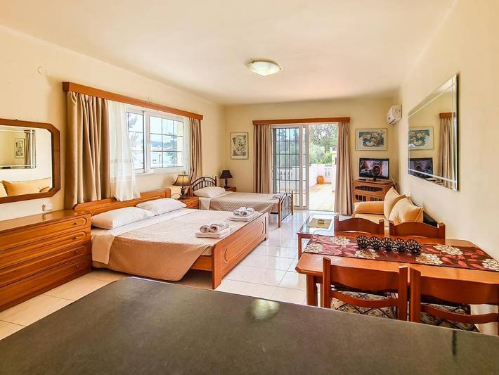 Ferienwohnung für 3 Personen, mit Ausblick und Terrasse in Faliraki