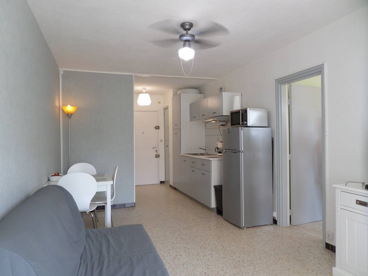 Appartement entier, Charmant 2 pièces rénové proche plage avec loggia vitrée, Tv, local vélos et parking in Carnon-Plage, Mauguio