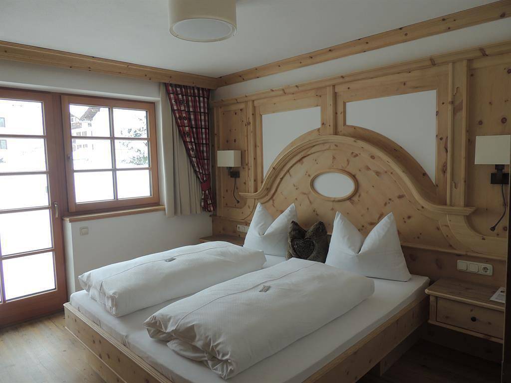 Entire holiday apartment, Romantik Suite in Holzgau, Allgäu alps (Austria)