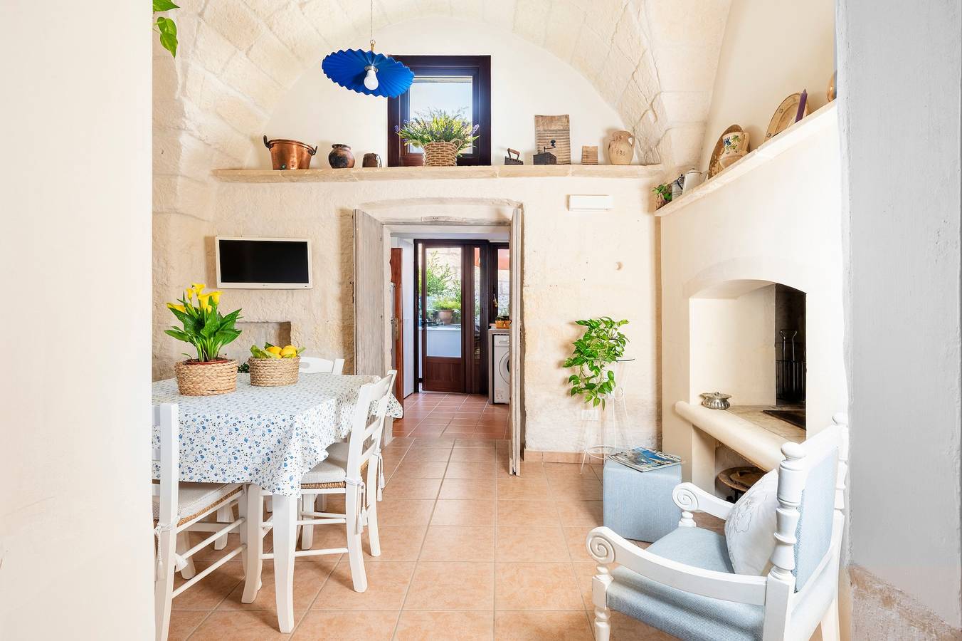 Appartamento intero, Appartamento 'Al Vico' con Terrazza Privata e Aria Condizionata in Carpignano Salentino, Provincia di Lecce