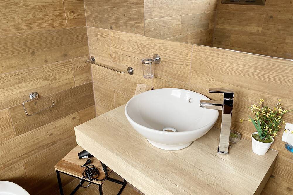 Grande chambre double avec salle de bain in La Costa (Lanzarote), Tinajo