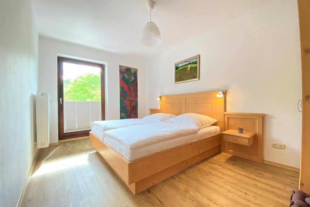 Ganze Wohnung, Chiemsee, Berge & Seen erleben -Apartment bis 4 Personen, 2 Schlafzimmer, Balkon in Marquartstein, Bayerische Alpen