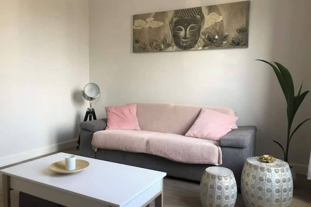 Entire apartment, The Gardens of Chambrettes in Clermont-Ferrand, Volcans d'Auvergne Regional Nature Park