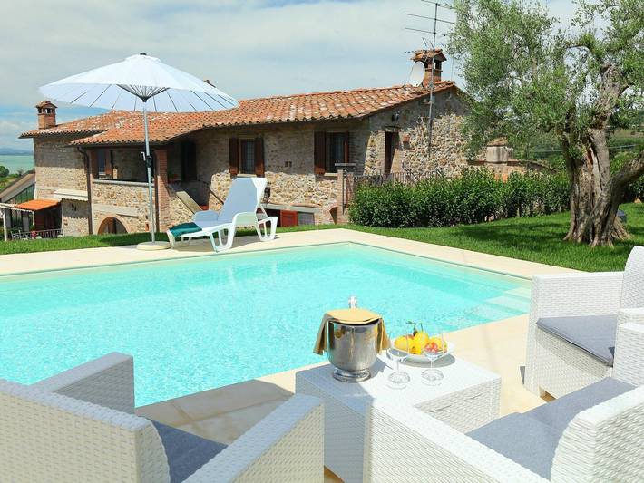 Holiday rental for 7 people, with lake view and garden, with pets in Umbria