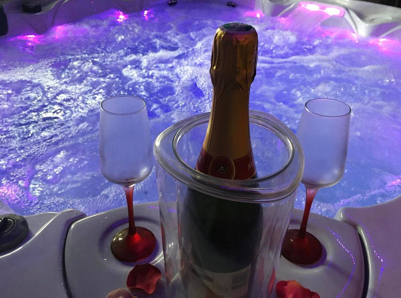 Suite romantique et cosy avec Spa in Le Relecq-Kerhuon, Région de Brest